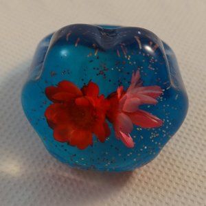 Vintage Blue Flower Shape Lucite Bubble Ring Dried Flowers Glitter Size 7